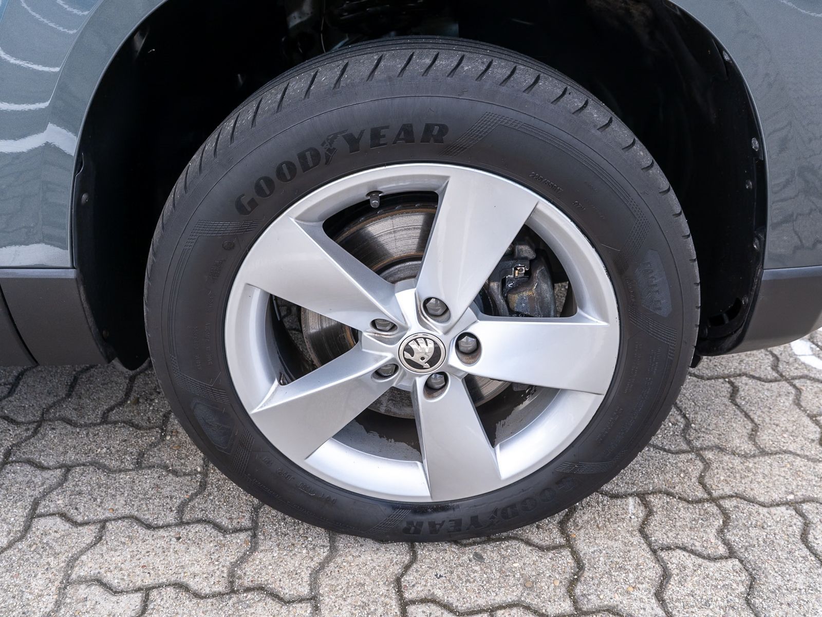 Fahrzeugabbildung SKODA Karoq Ambition 4x4 2,0 TDI DSG LED NAVI ACC SHZ
