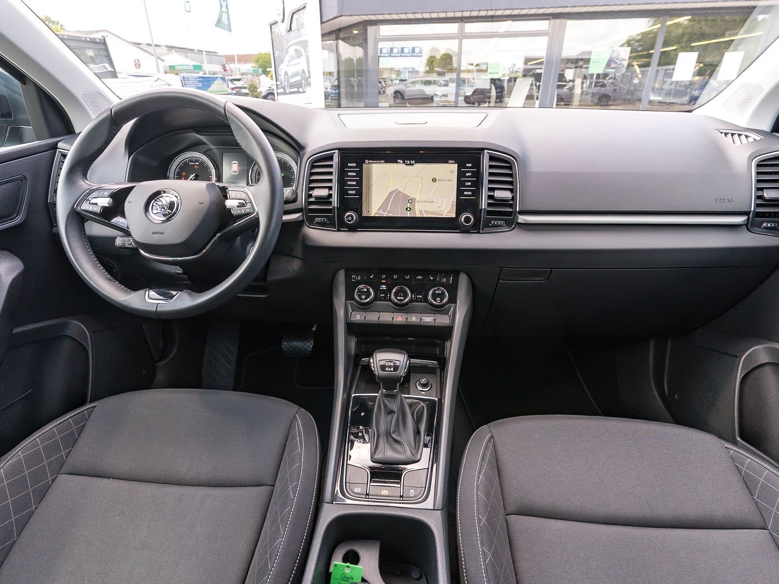 Fahrzeugabbildung SKODA Karoq Ambition 4x4 2,0 TDI DSG LED NAVI ACC SHZ