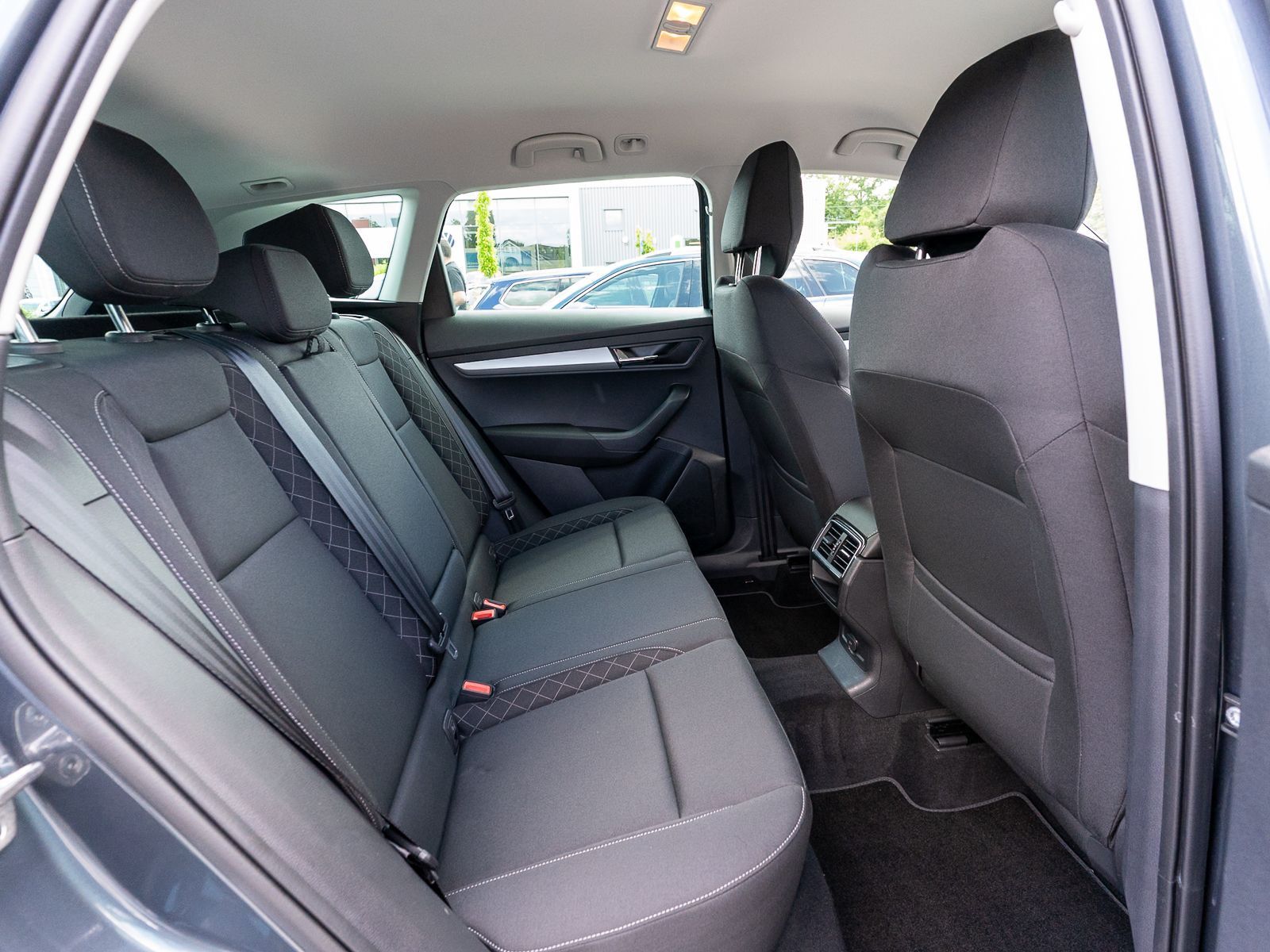 Fahrzeugabbildung SKODA Karoq Ambition 4x4 2,0 TDI DSG LED NAVI ACC SHZ