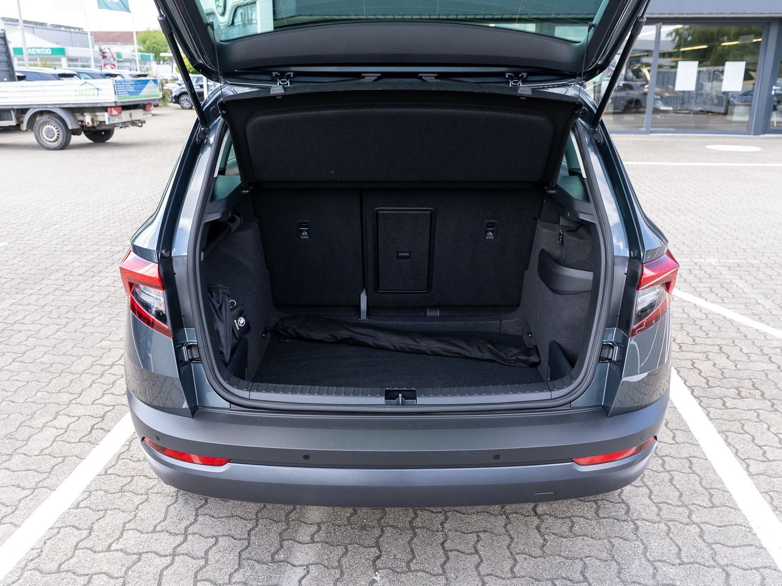 Fahrzeugabbildung SKODA Karoq Ambition 4x4 2,0 TDI DSG LED NAVI ACC SHZ