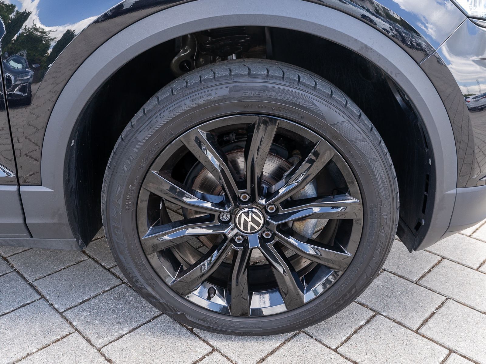 Fahrzeugabbildung Volkswagen T-ROC Sport 1,5 TSI DSG LED NAVI ACC PDC SHZ AHK