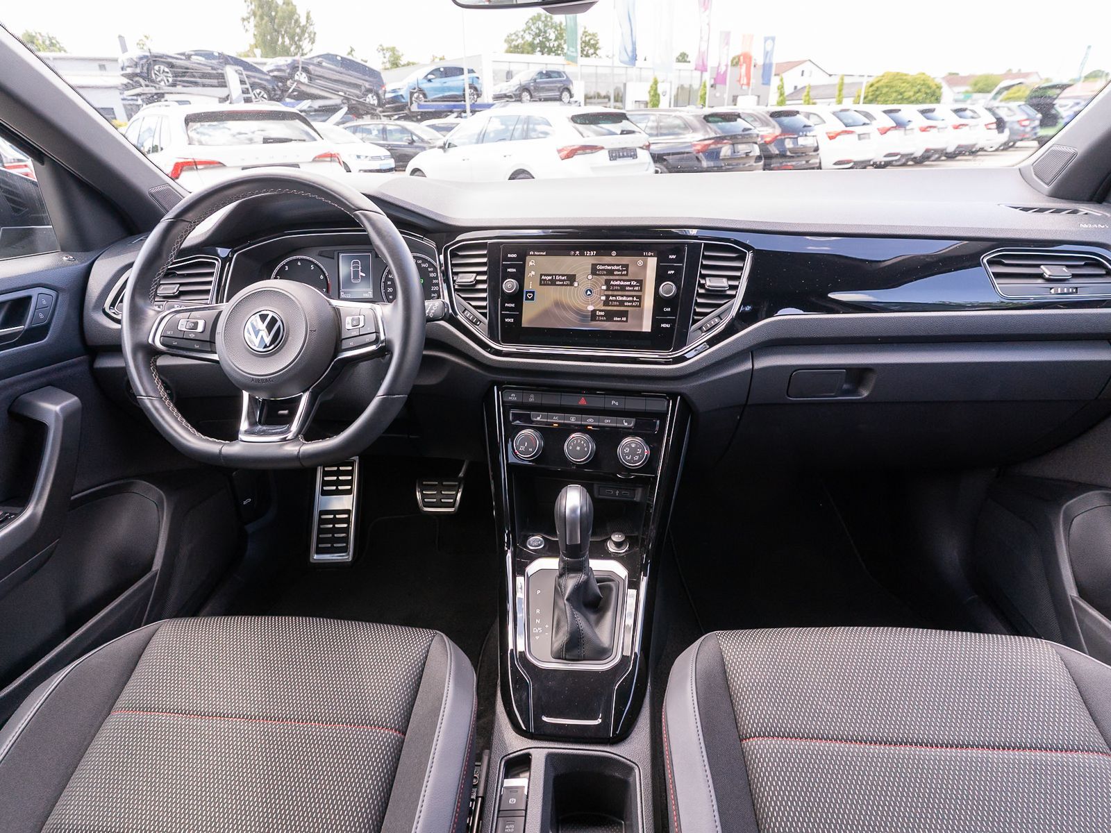 Fahrzeugabbildung Volkswagen T-ROC Sport 1,5 TSI DSG LED NAVI ACC PDC SHZ AHK