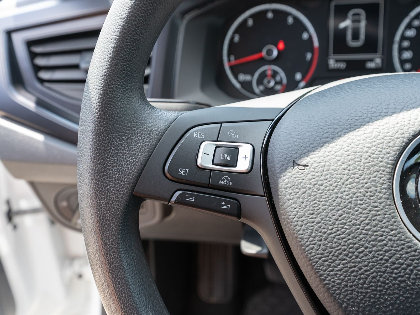 Fahrzeugabbildung Volkswagen Polo Trendline 1,0MPI NAVI PDC vo/hi KLIMAANLAGE
