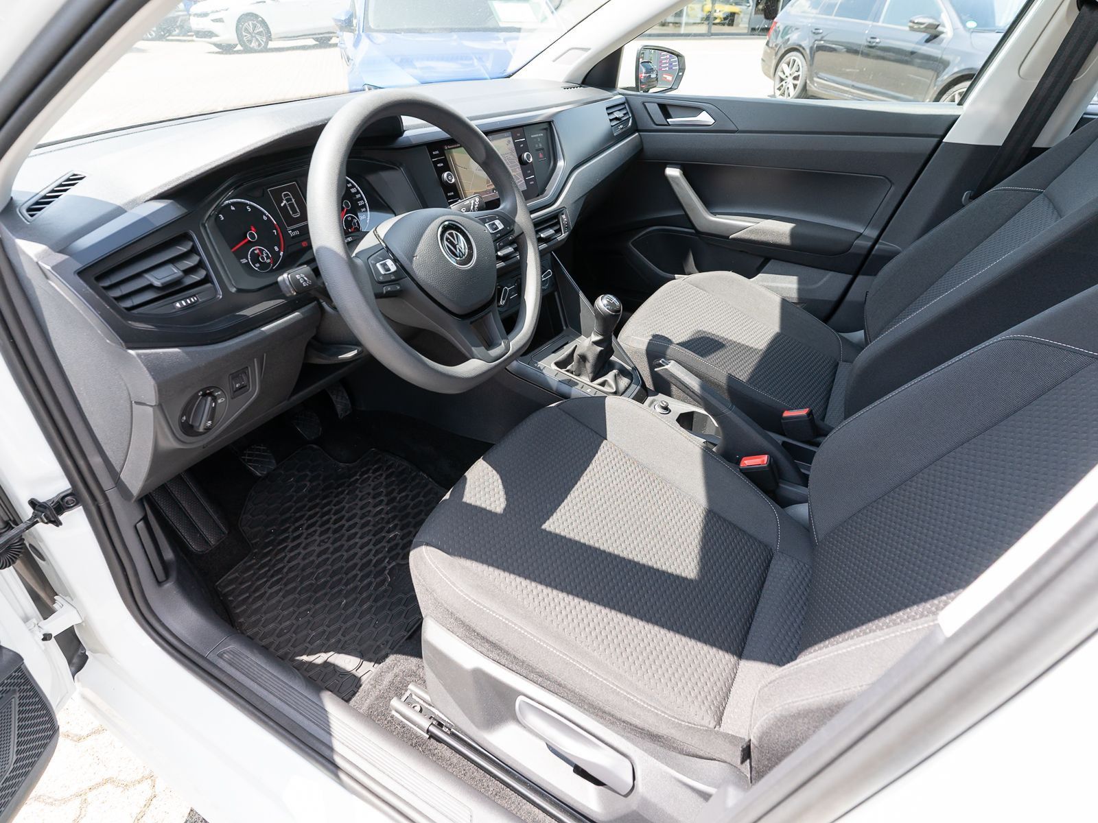 Fahrzeugabbildung Volkswagen Polo Trendline 1,0MPI NAVI PDC vo/hi KLIMAANLAGE