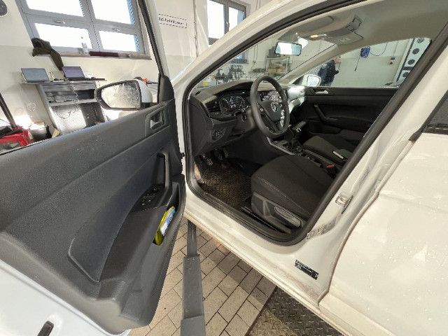 Fahrzeugabbildung Volkswagen Polo Trendline 1,0MPI NAVI PDC vo/hi KLIMAANLAGE