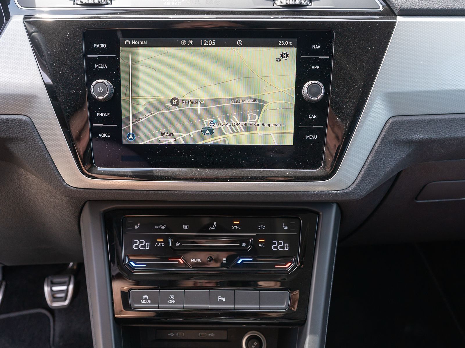Fahrzeugabbildung Volkswagen Touran Move 1,5 TSI NAVI ACC RFK SHZ AHK 7Sitzer