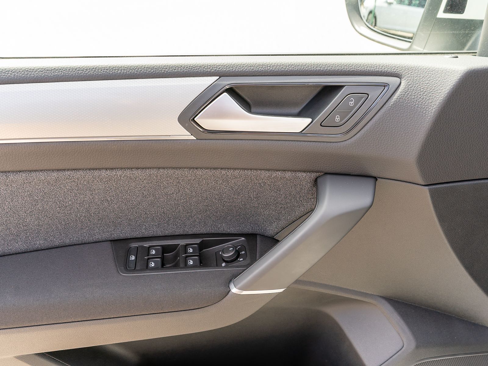 Fahrzeugabbildung Volkswagen Touran Move 1,5 TSI NAVI ACC RFK SHZ AHK 7Sitzer