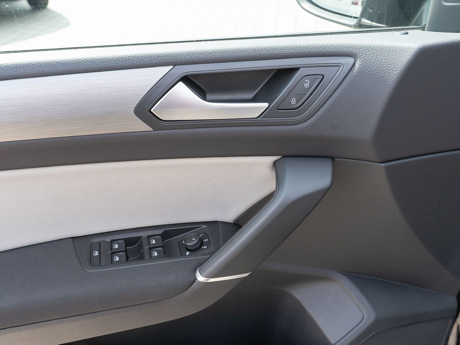 Fahrzeugabbildung Volkswagen Touran Comfortline 1,5 TSI DSG NAVI AHK 7-Sitzer