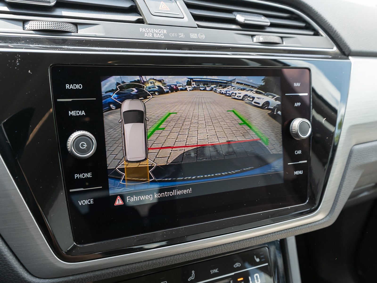 Fahrzeugabbildung Volkswagen Touran Comfortline 1,5 TSI DSG NAVI AHK 7-Sitzer