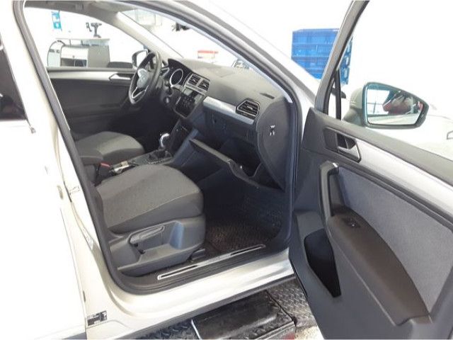Fahrzeugabbildung Volkswagen Tiguan Life Move 2,0TDI DSG LED NAVI AHK RFK SHZ