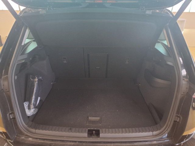 Fahrzeugabbildung SKODA Karoq Selection 1,5 TSI DSG LED NAVI RFK ACC VC