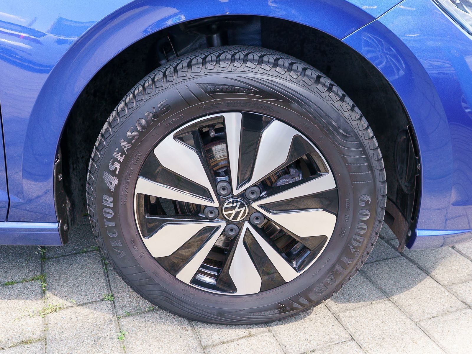 Fahrzeugabbildung Volkswagen Polo Life Move 1,0 TSI DSG LED NAVI AHK RFK VC