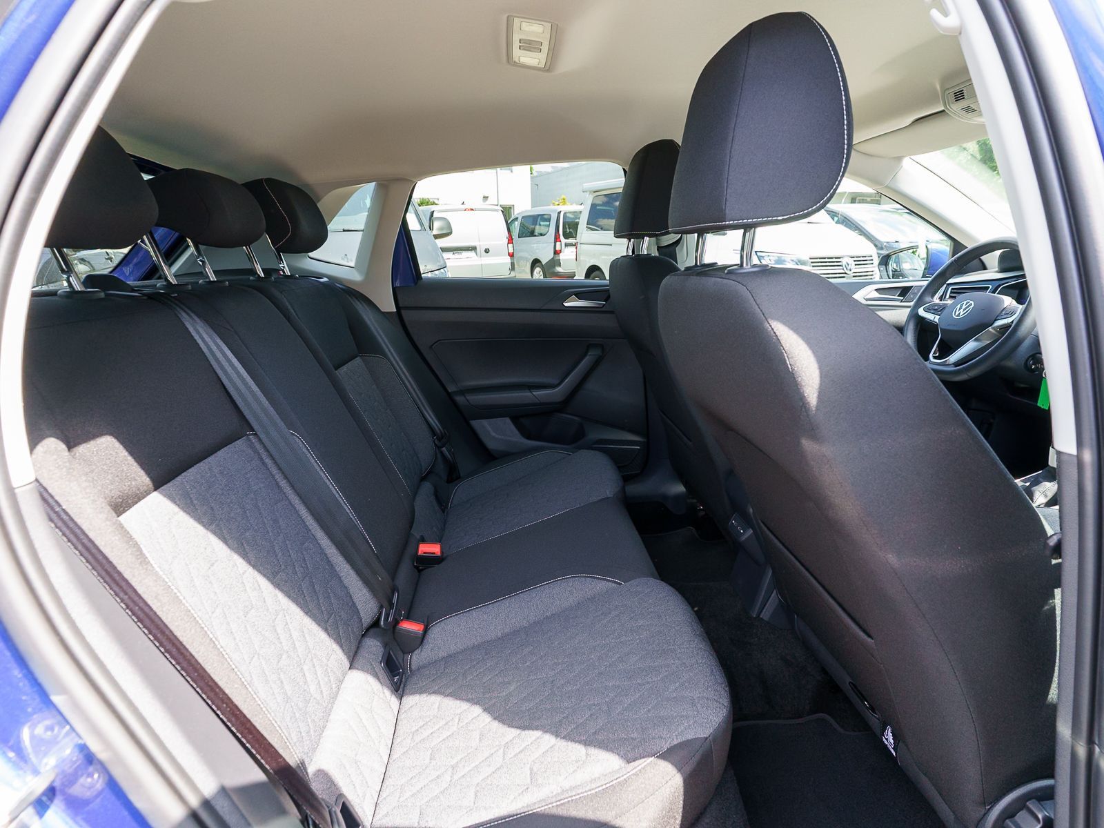 Fahrzeugabbildung Volkswagen Polo Life Move 1,0 TSI DSG LED NAVI AHK RFK VC