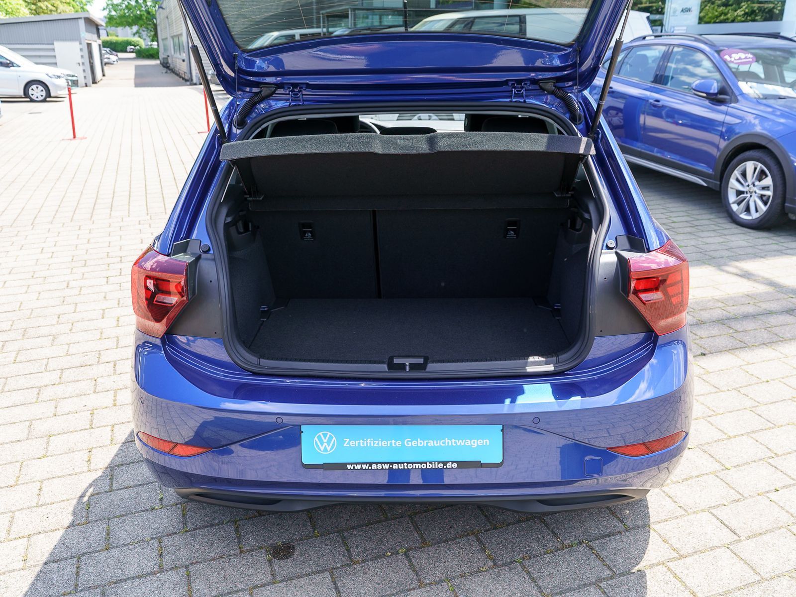 Fahrzeugabbildung Volkswagen Polo Life Move 1,0 TSI DSG LED NAVI AHK RFK VC