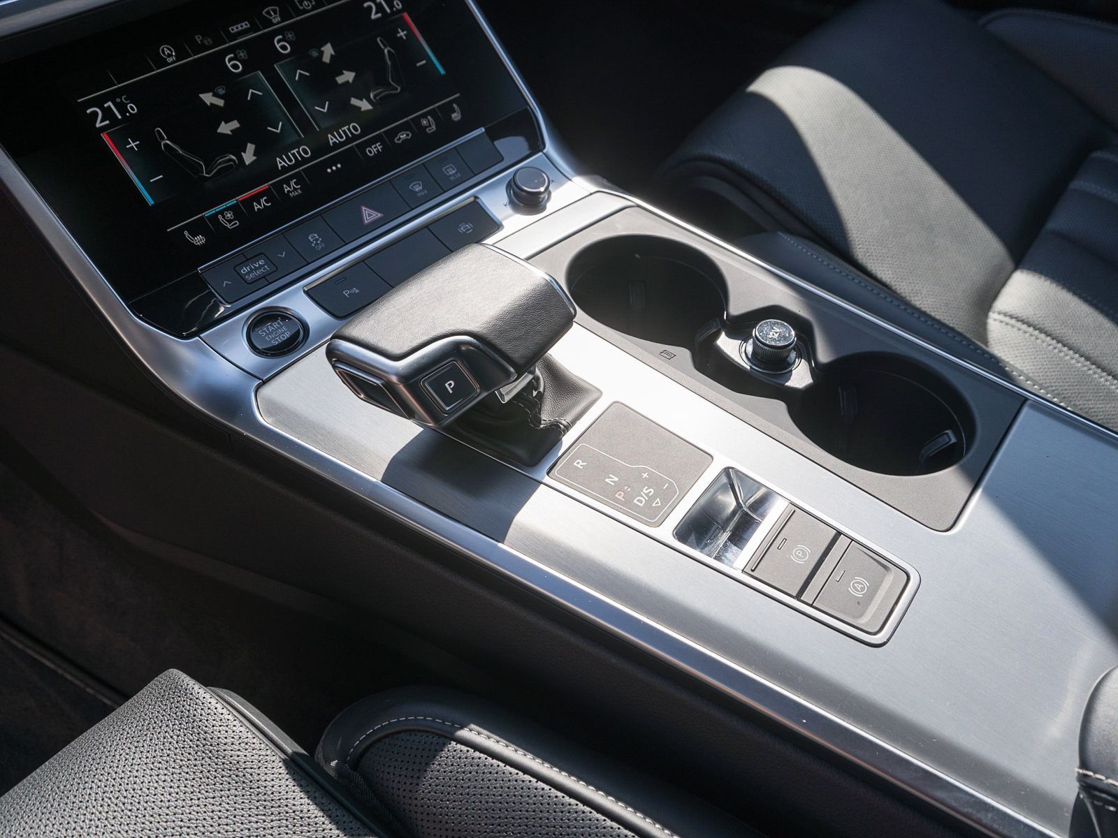 Fahrzeugabbildung Audi A6 Avant S line 40 TDI S tronic B&O PANO AHK VC