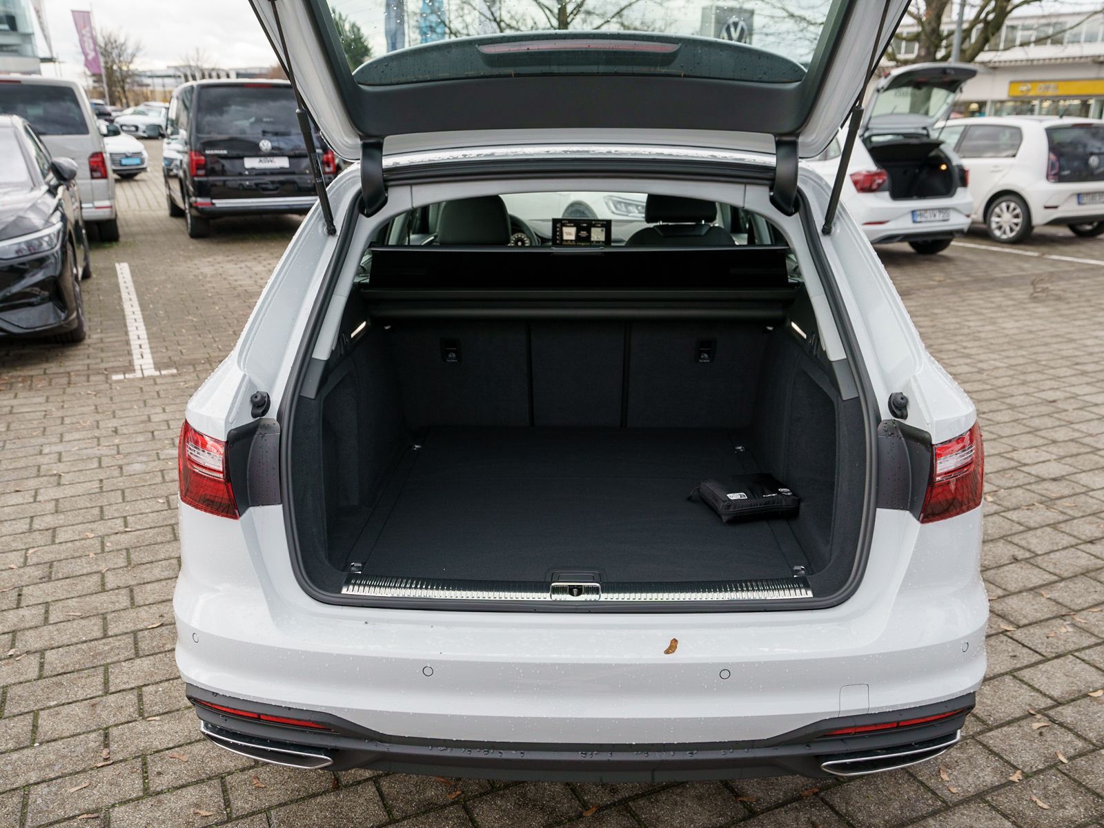 Fahrzeugabbildung Audi A4 Avant 40 TDI S tronic NAVI ACC RFK SHZ PDC VC