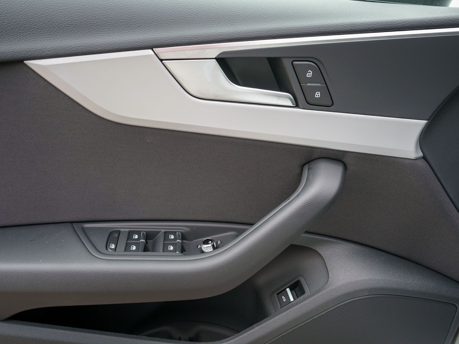 Fahrzeugabbildung Audi A4 Avant 40 TDI S tronic NAVI ACC RFK SHZ PDC VC