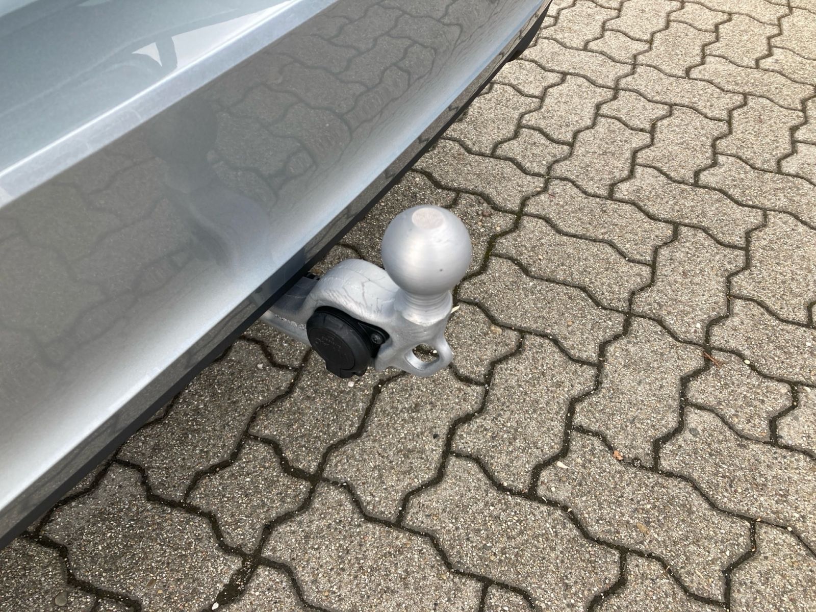 Fahrzeugabbildung SKODA Superb Combi Selection 2,0 TDI DSG LED Navi AHK
