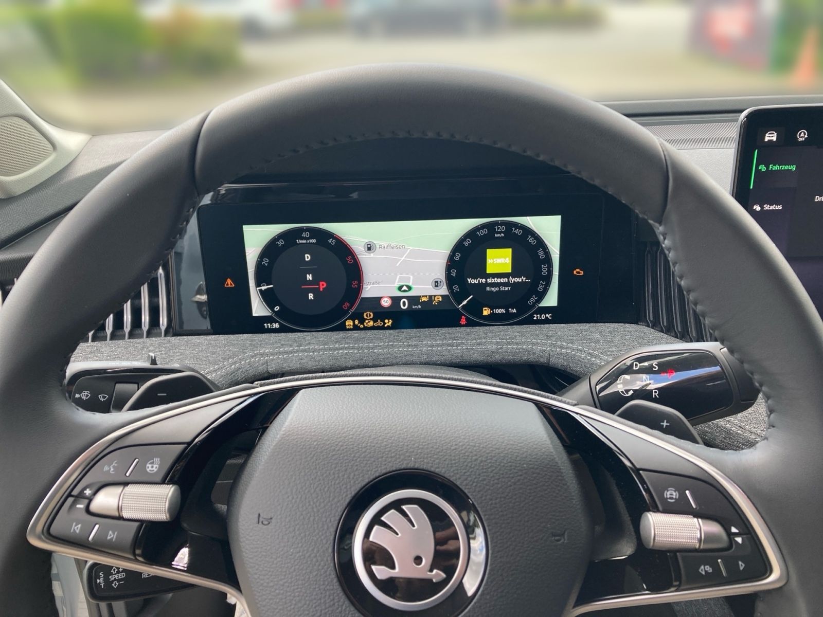 Fahrzeugabbildung SKODA Superb Combi Selection 2,0 TDI DSG LED Navi AHK