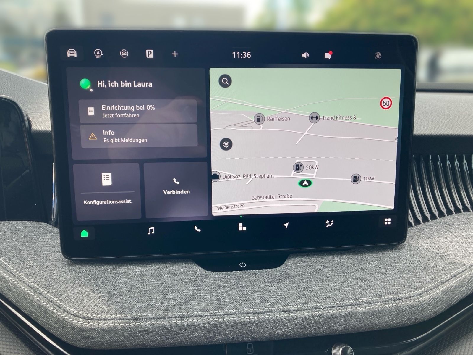 Fahrzeugabbildung SKODA Superb Combi Selection 2,0 TDI DSG LED Navi AHK