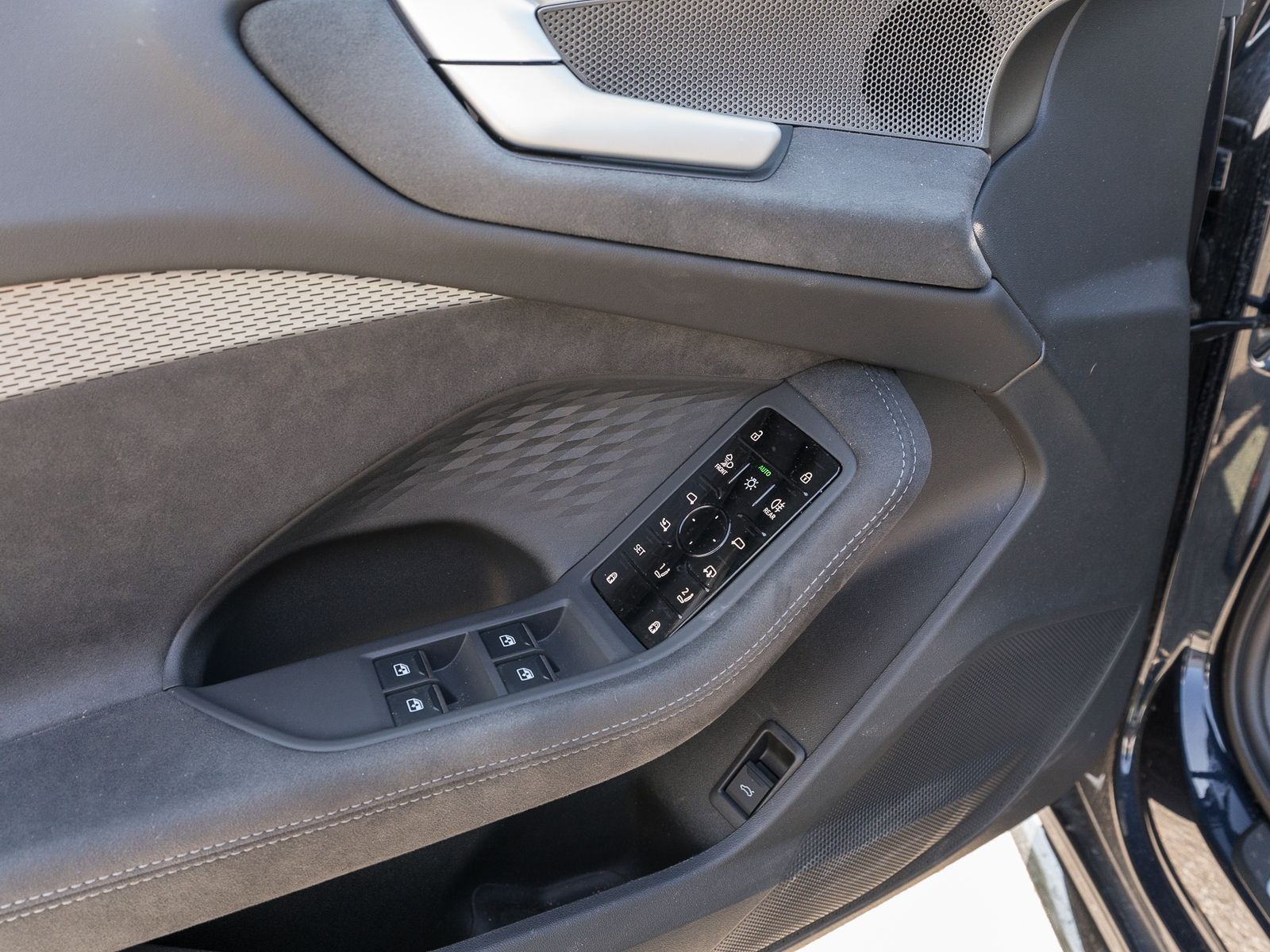 Fahrzeugabbildung Audi A5 Avant TDI quattro S tronic S line B&O HUD VC