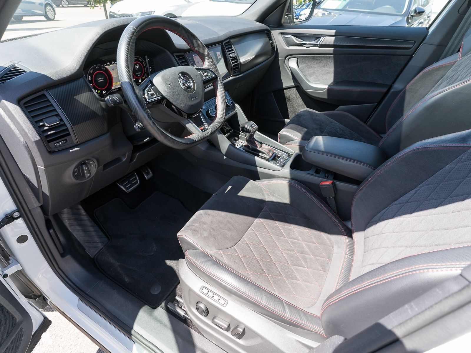 Fahrzeugabbildung SKODA Kodiaq RS 2,0 TDI DSG LED NAVI PANO 360° VC AHK