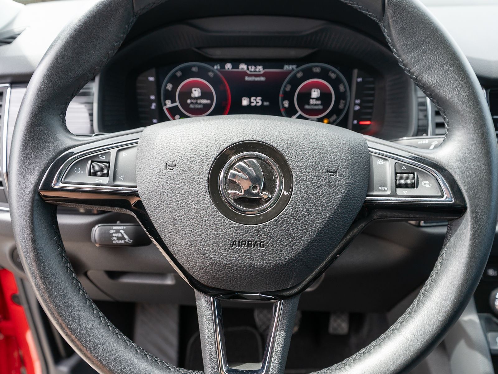 Fahrzeugabbildung SKODA Kodiaq Style 4x4 2,0TDI DSG LED NAVI 360° RFK VC