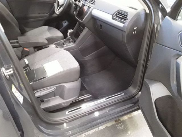 Fahrzeugabbildung Volkswagen Tiguan Life Move 1,5 TSI DSG LED NAVI PANO AHK