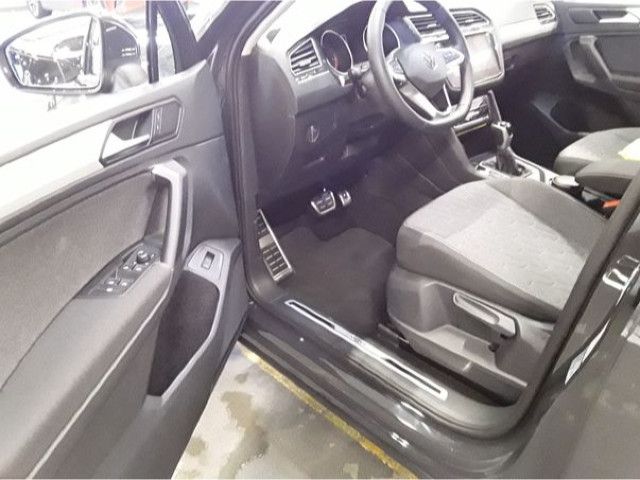 Fahrzeugabbildung Volkswagen Tiguan Life Move 1,5 TSI DSG LED NAVI PANO AHK