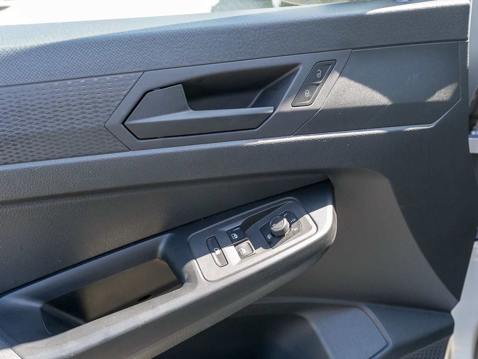 Fahrzeugabbildung Volkswagen Caddy Cargo 1.5 TSI PDC vo/hi Klima SHZ NAVI