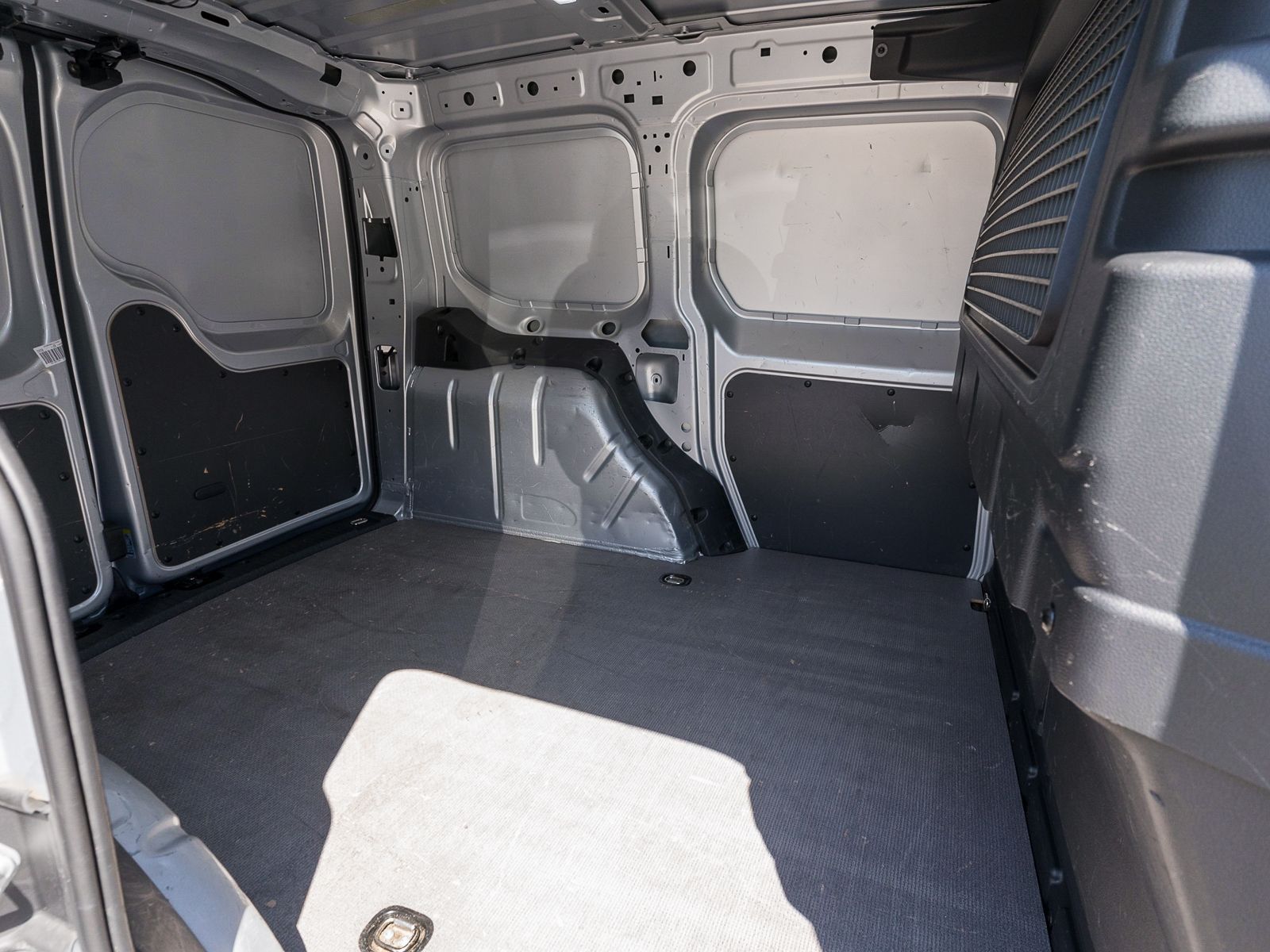 Fahrzeugabbildung Volkswagen Caddy Cargo 1.5 TSI PDC vo/hi Klima SHZ NAVI