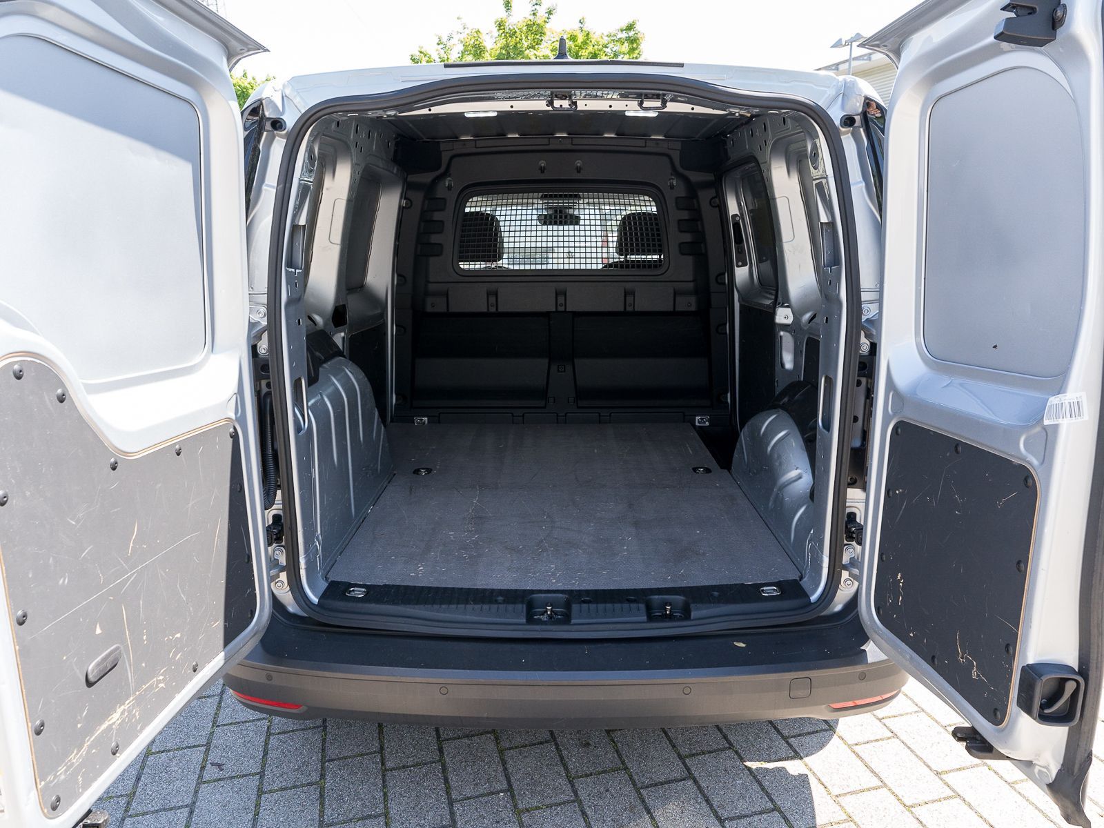 Fahrzeugabbildung Volkswagen Caddy Cargo 1.5 TSI PDC vo/hi Klima SHZ NAVI