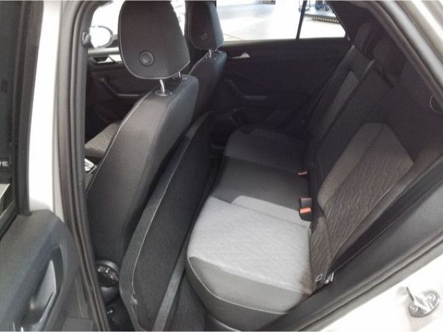 Fahrzeugabbildung Volkswagen T-Roc Life Move 1,5 TSI DSG LED NAVI AHK VC SHZ