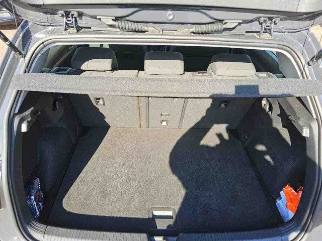 Fahrzeugabbildung Volkswagen Golf Life 2,0 TDI LED NAVI ACC PDC SHZ VC