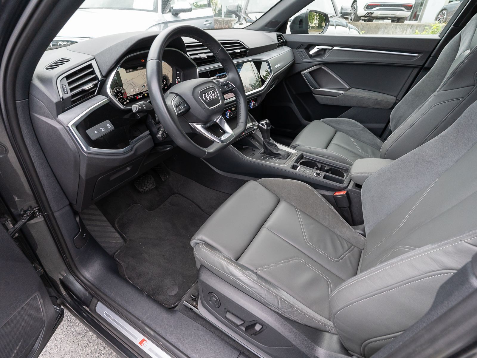 Fahrzeugabbildung Audi Q3 Sportback S line 45TFSI e Navi Matrix ACC VC