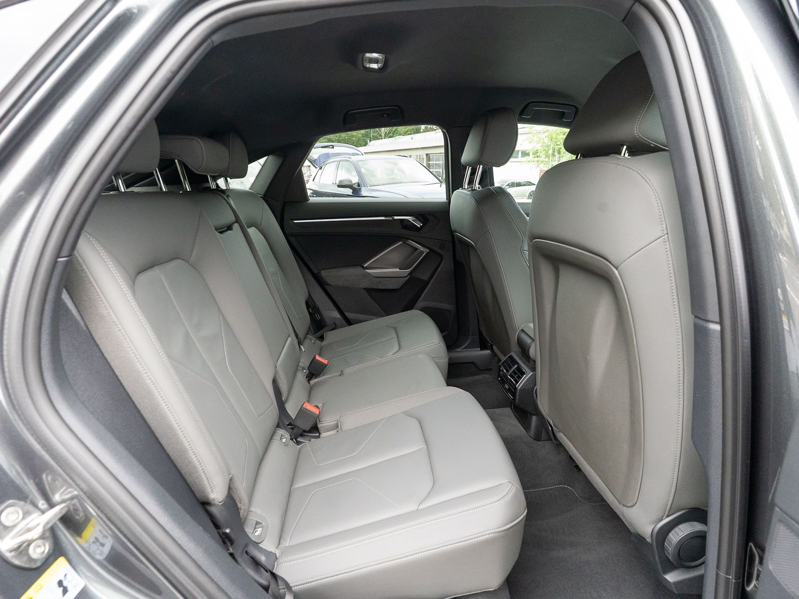 Fahrzeugabbildung Audi Q3 Sportback S line 45TFSI e Navi Matrix ACC VC