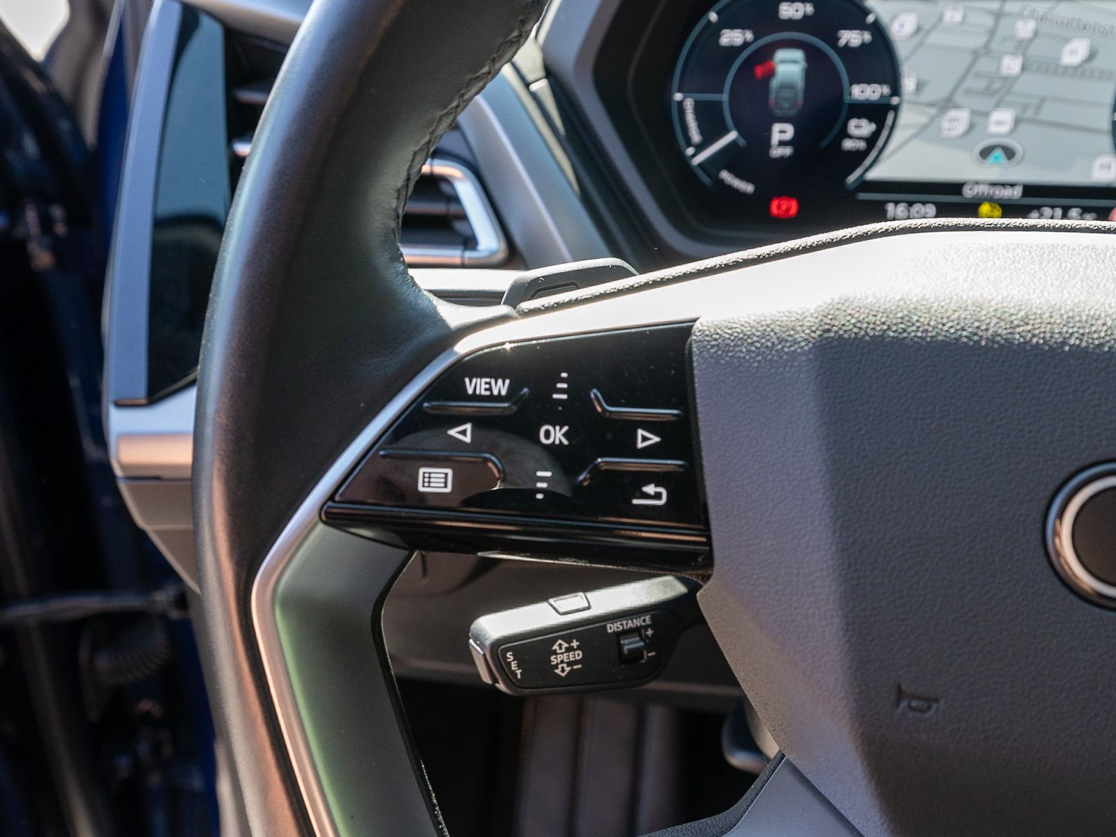 Fahrzeugabbildung Audi Q4 Sportback 35 e-tron Navi Matrix RFK ACC HUD