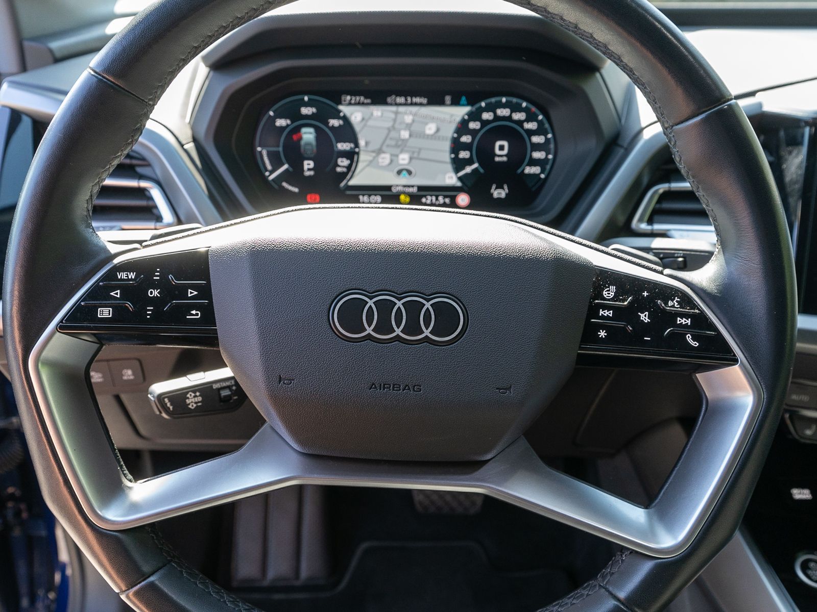 Fahrzeugabbildung Audi Q4 Sportback 35 e-tron Navi Matrix RFK ACC HUD