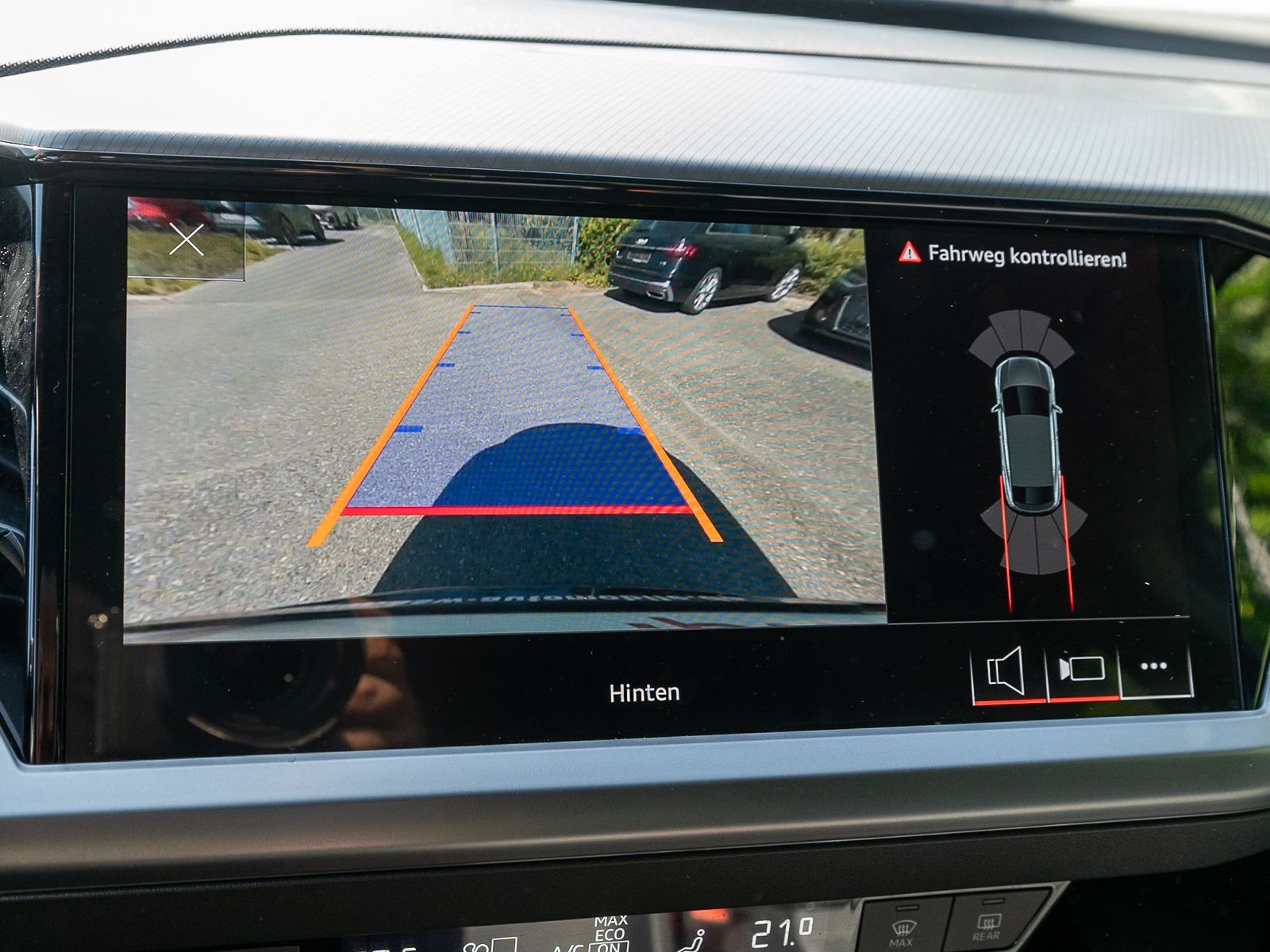 Fahrzeugabbildung Audi Q4 Sportback 35 e-tron Navi Matrix RFK ACC HUD