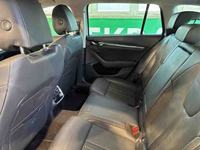 Fahrzeugabbildung SKODA Octavia Combi Style 2,0 TDI DSG NAVI PANO LEDER