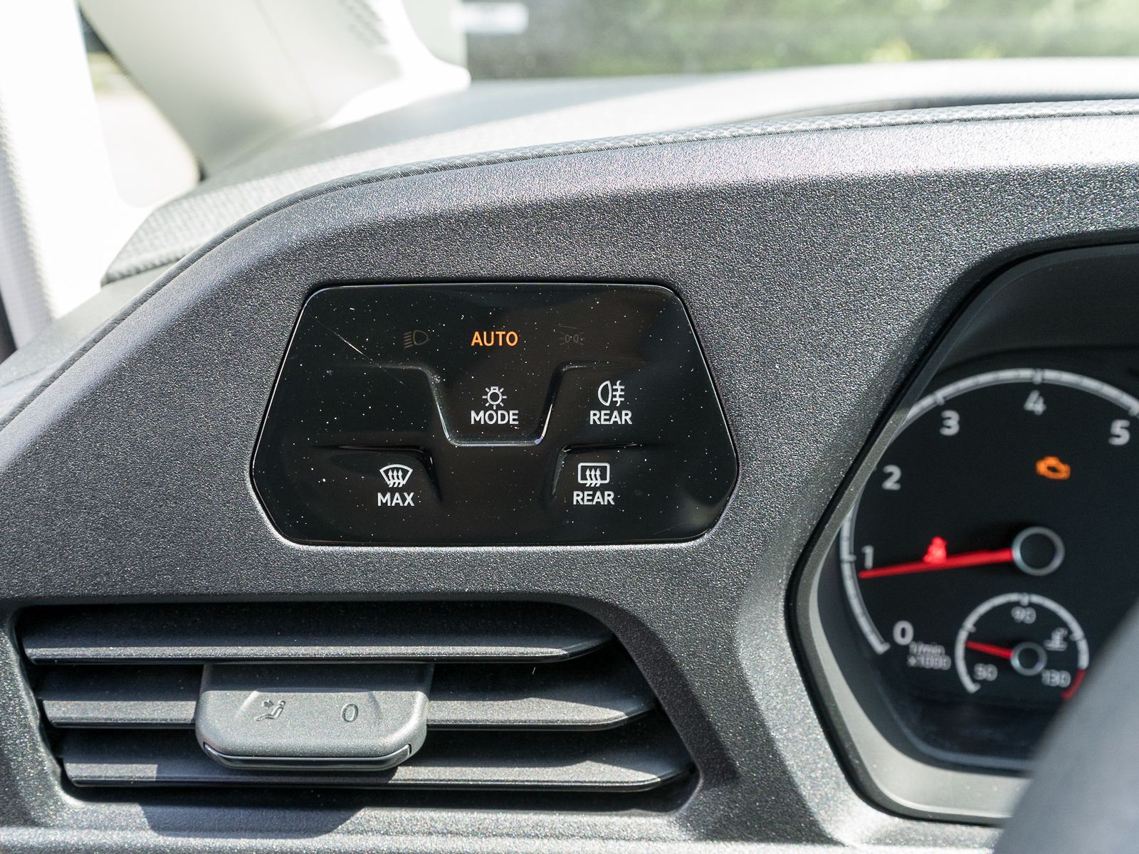 Fahrzeugabbildung Volkswagen Caddy Cargo 1.5 TSI PDC vo/hi Climatronic NAVI