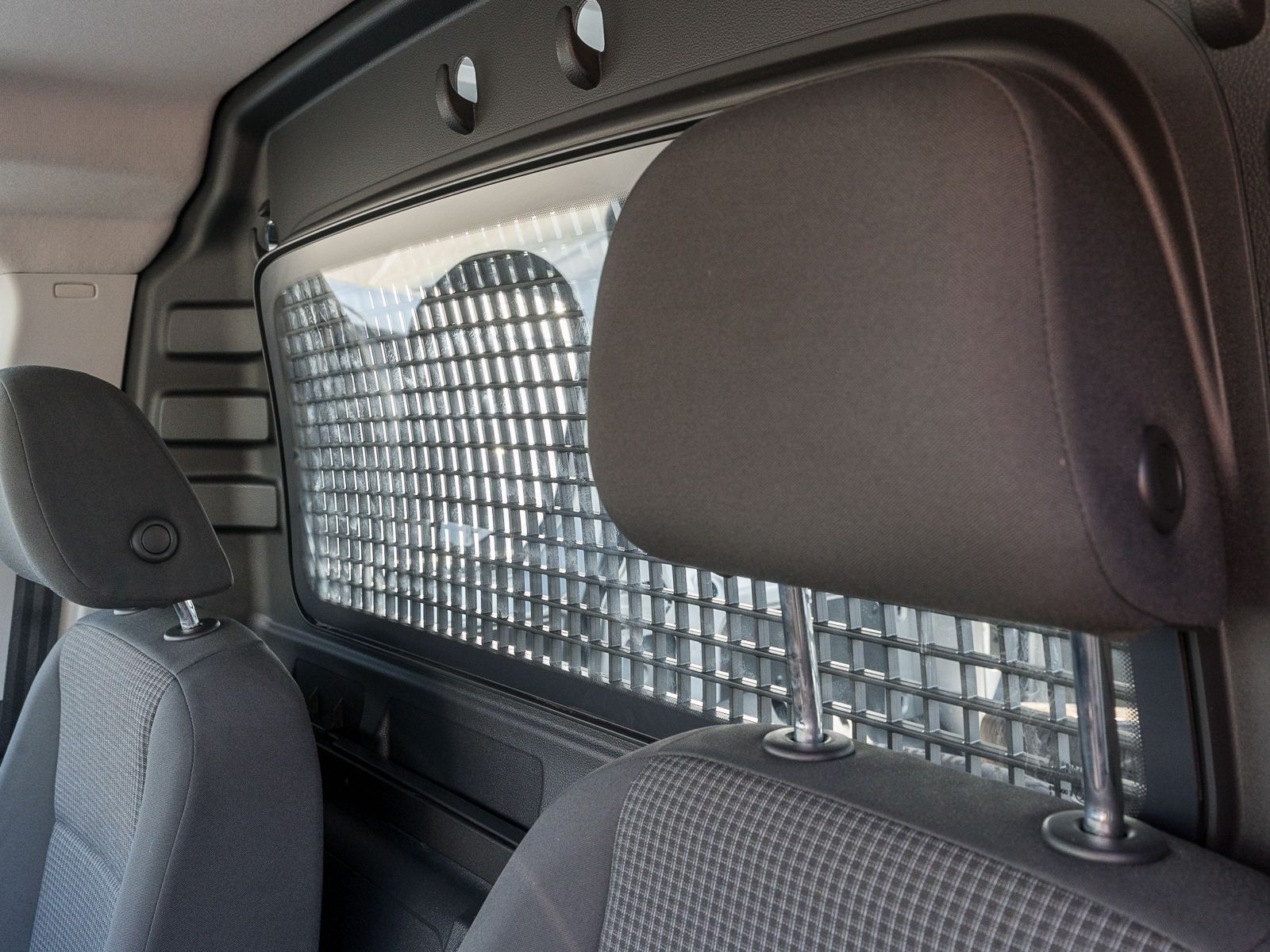Fahrzeugabbildung Volkswagen Caddy Cargo 1.5 TSI PDC vo/hi Climatronic NAVI