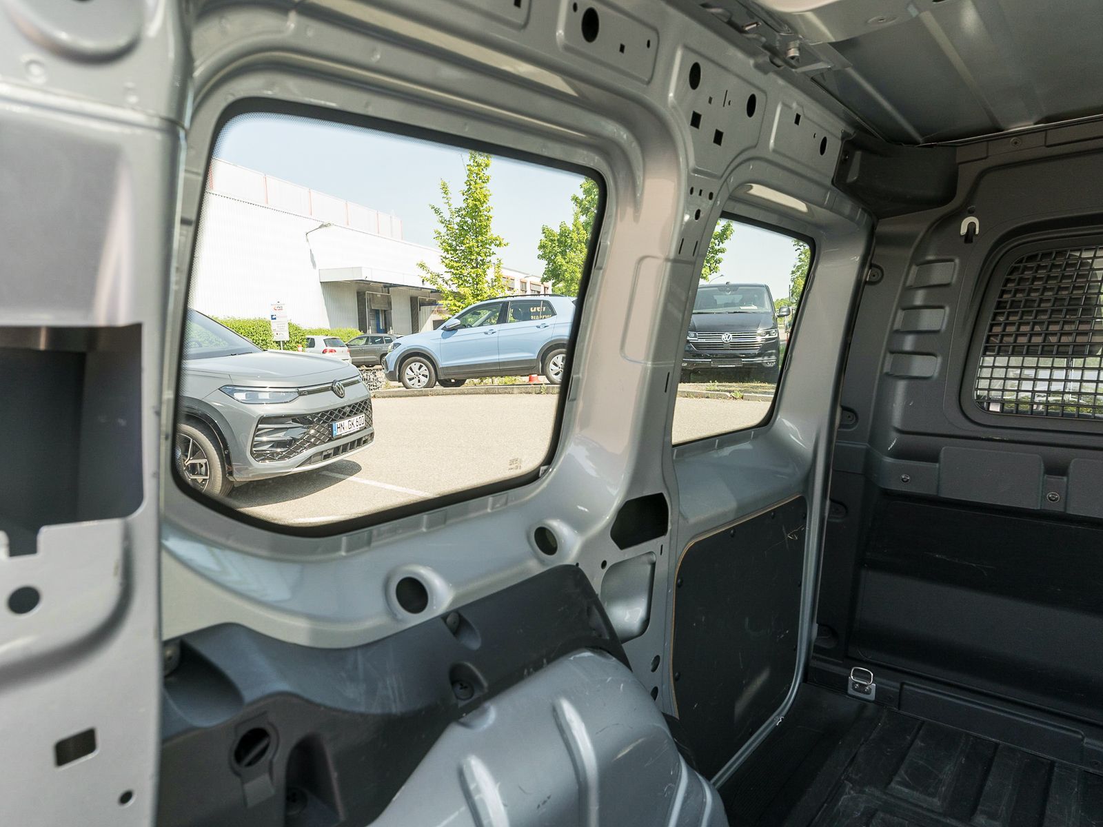 Fahrzeugabbildung Volkswagen Caddy Cargo 1.5 TSI PDC vo/hi Climatronic NAVI