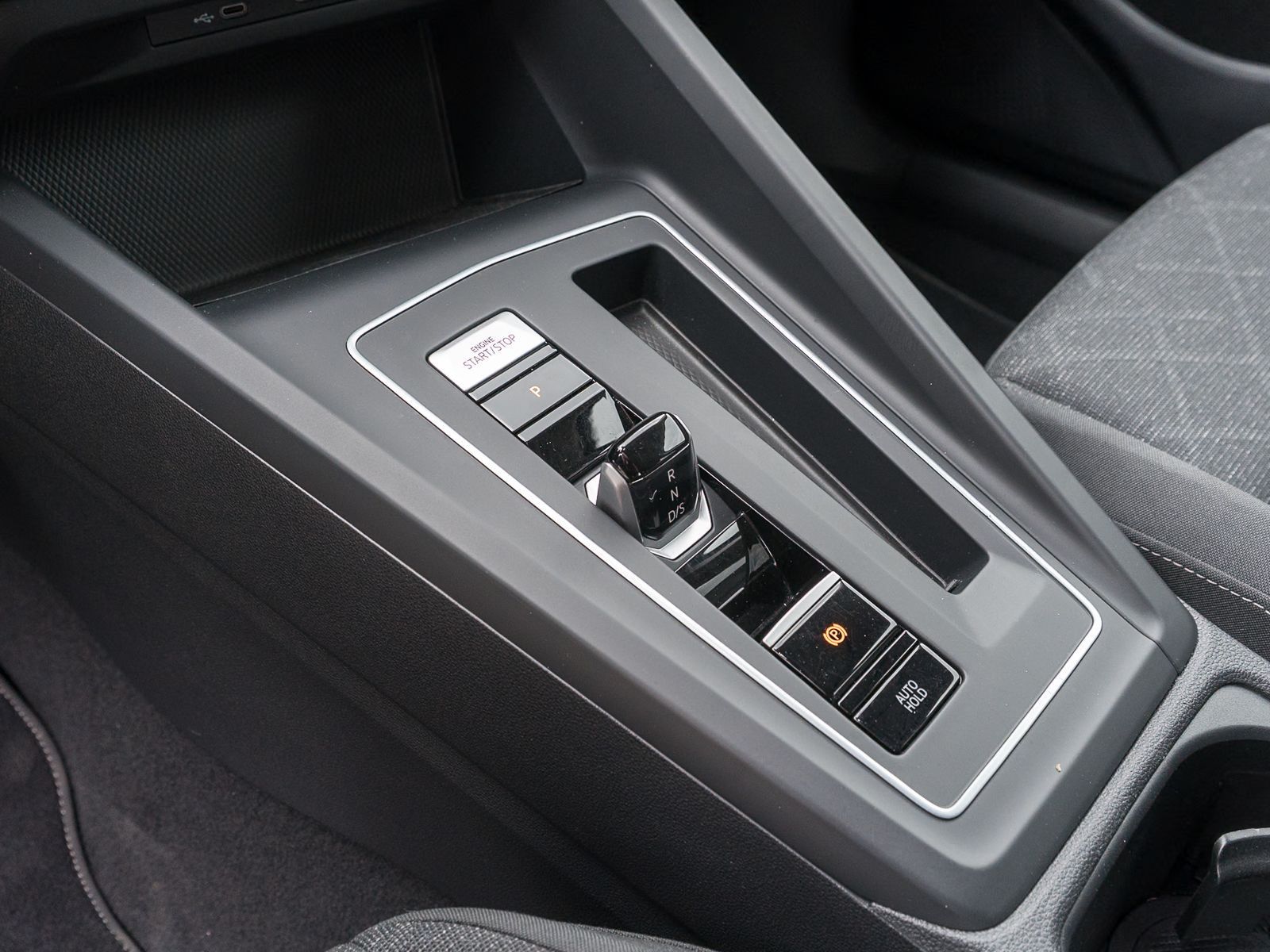 Fahrzeugabbildung Volkswagen Golf Variant Life 2.0TDI DSG LED Nav PDC ACC SHZ