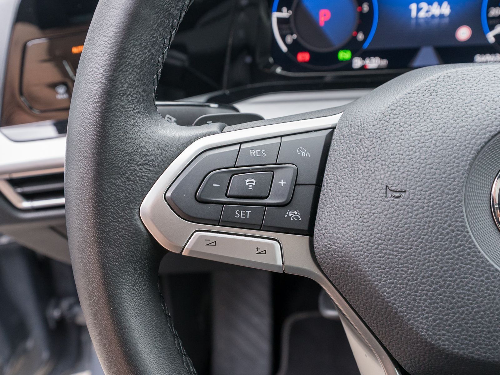 Fahrzeugabbildung Volkswagen Golf Variant Life 2.0TDI DSG LED Nav PDC ACC SHZ
