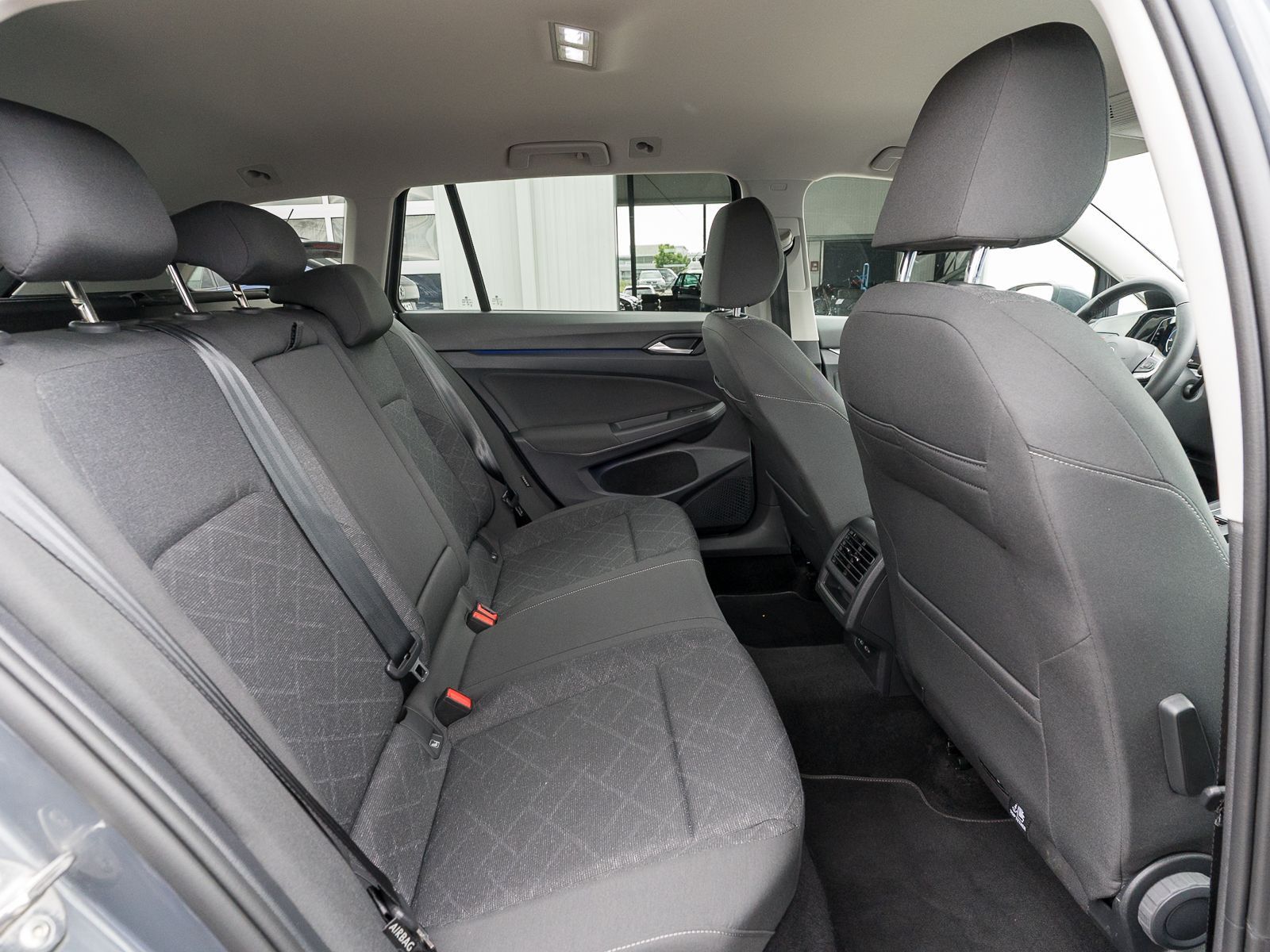 Fahrzeugabbildung Volkswagen Golf Variant Life 2.0TDI DSG LED Nav PDC ACC SHZ