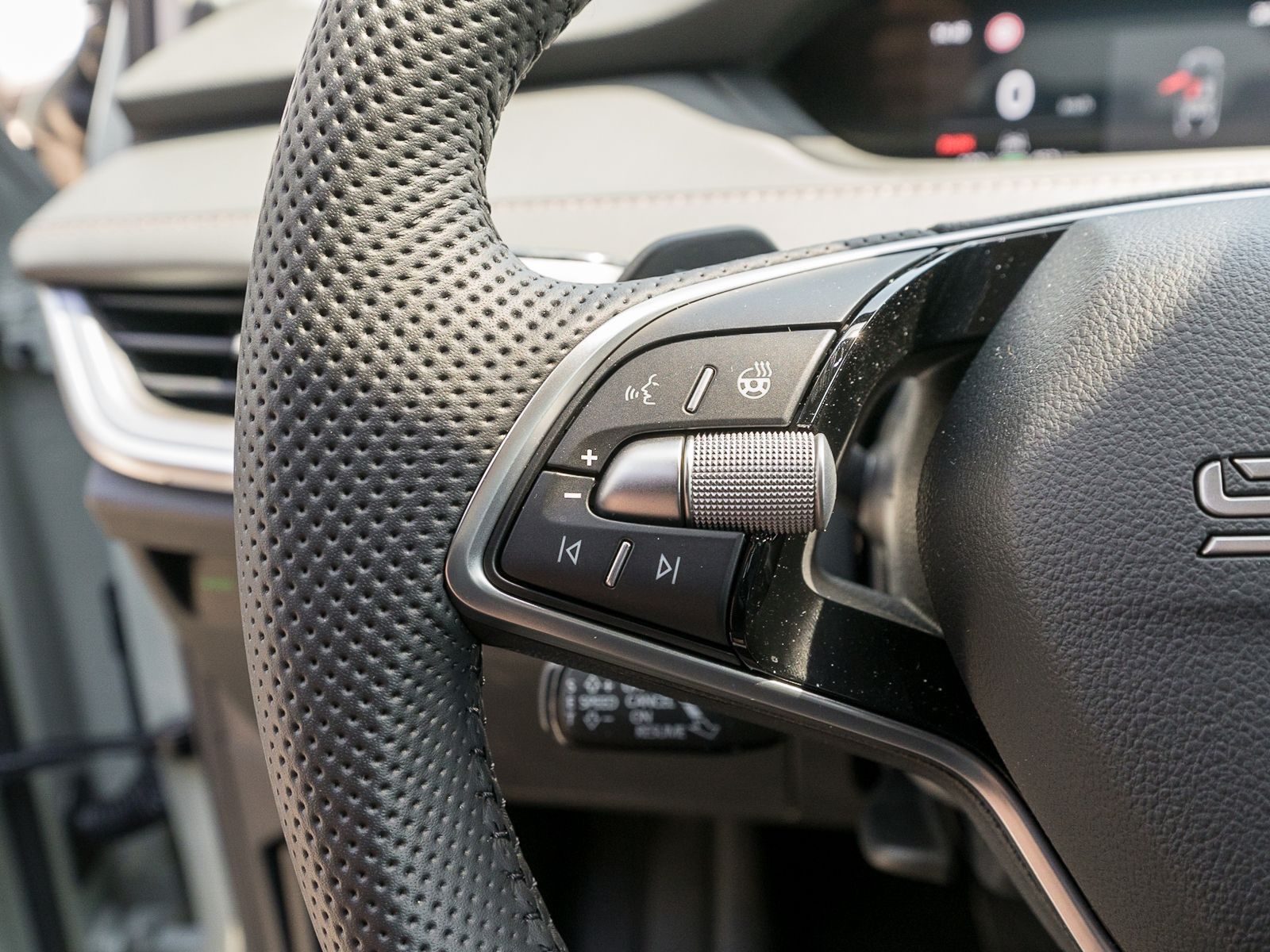 Fahrzeugabbildung SKODA Elroq 85 LED Wärmepumpe NAVI Head-Up RFK AHK