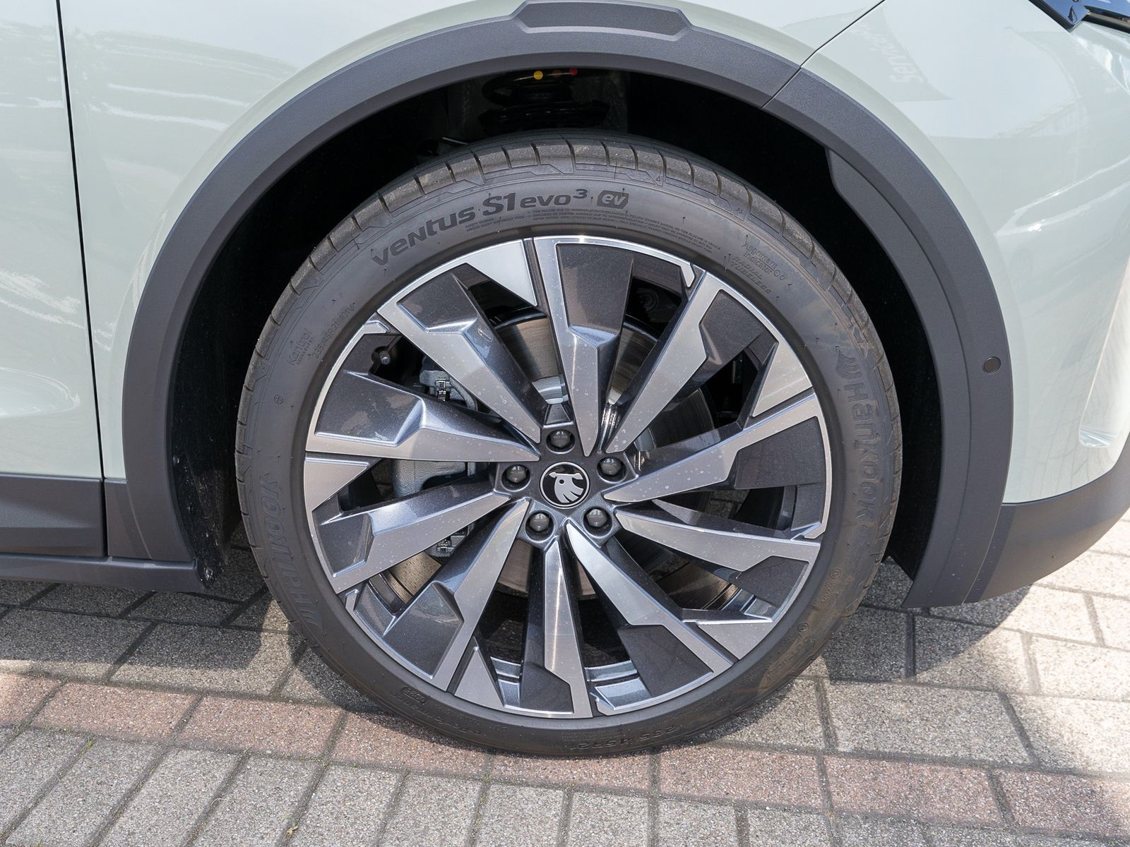 Fahrzeugabbildung SKODA Elroq 85 LED Wärmepumpe NAVI Head-Up RFK AHK