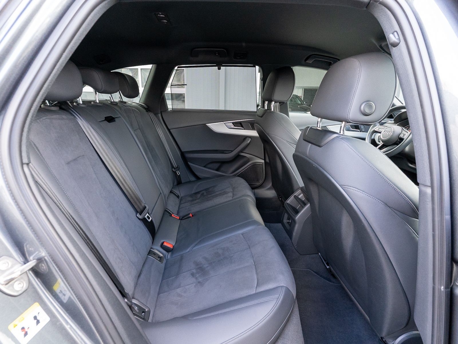 Fahrzeugabbildung Audi A4 Avant S line 40TDI quattro Stronic LED B&O