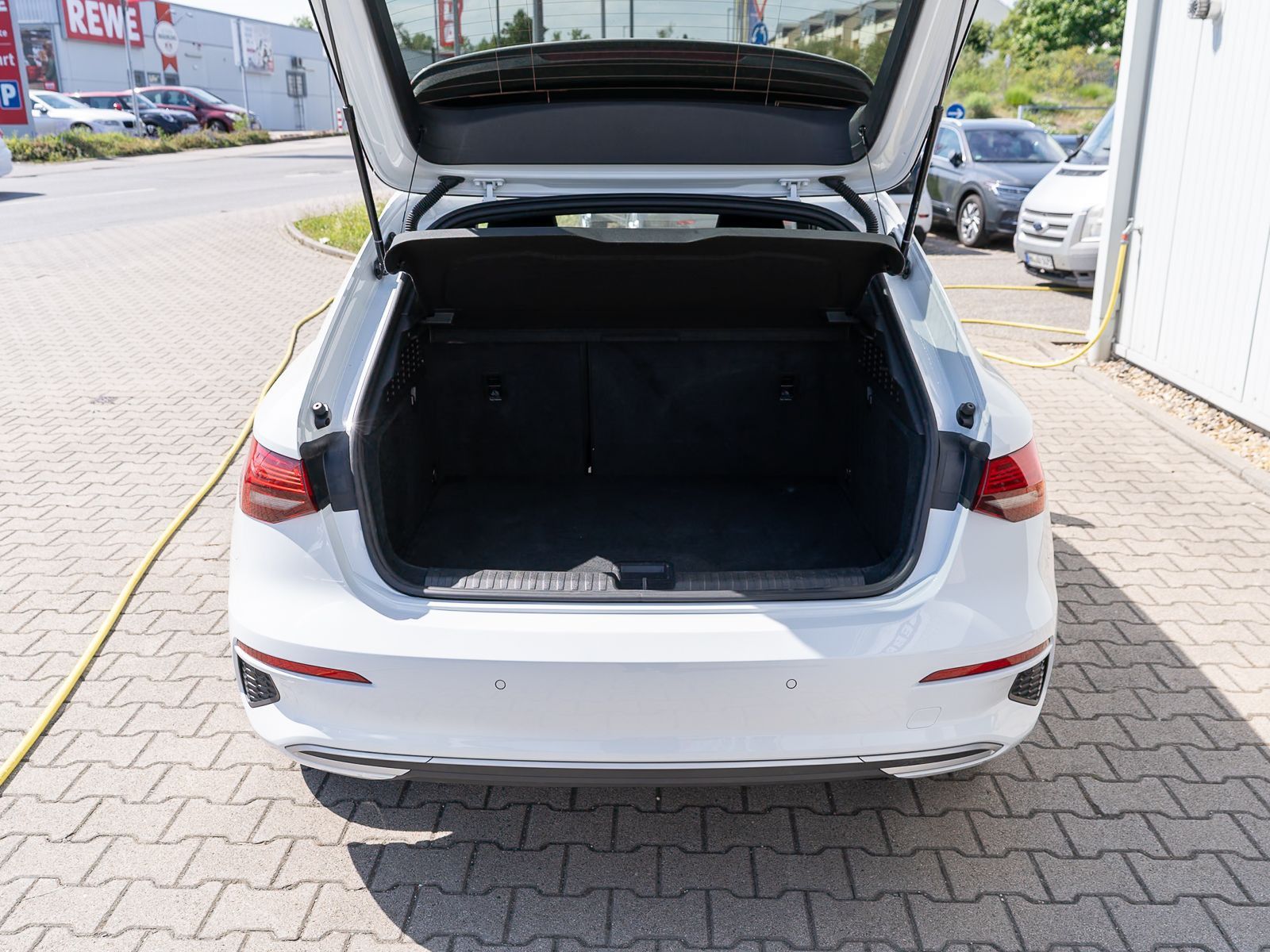 Fahrzeugabbildung Audi A3 Sportback S line 35TDI Stronic Nav LED GRA VC